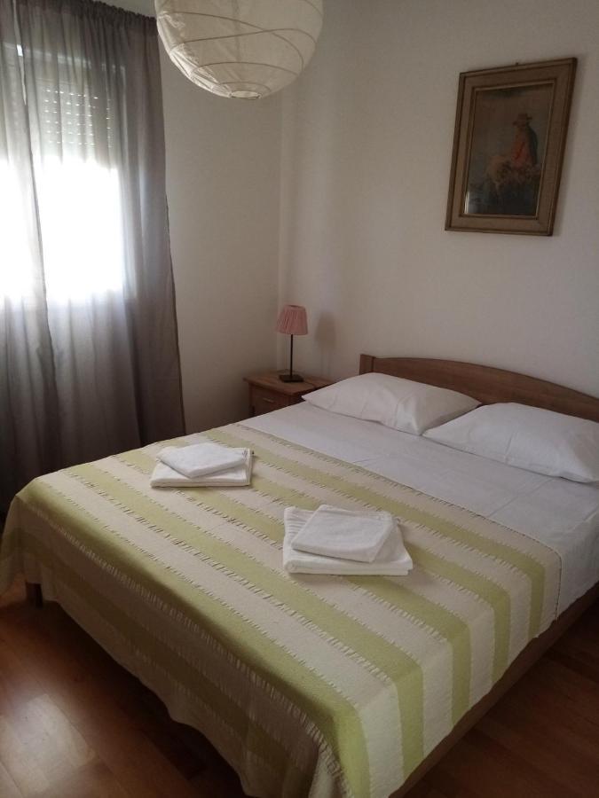 Apartman Mikola With Sea View Trogir Exterior foto