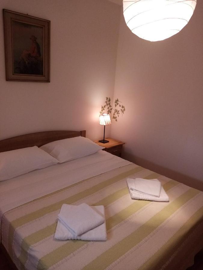 Apartman Mikola With Sea View Trogir Exterior foto