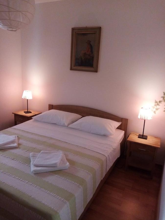 Apartman Mikola With Sea View Trogir Exterior foto