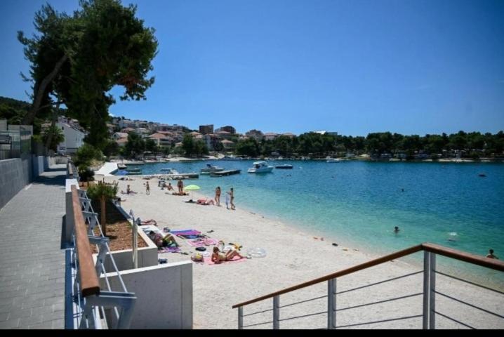 Apartman Mikola With Sea View Trogir Exterior foto
